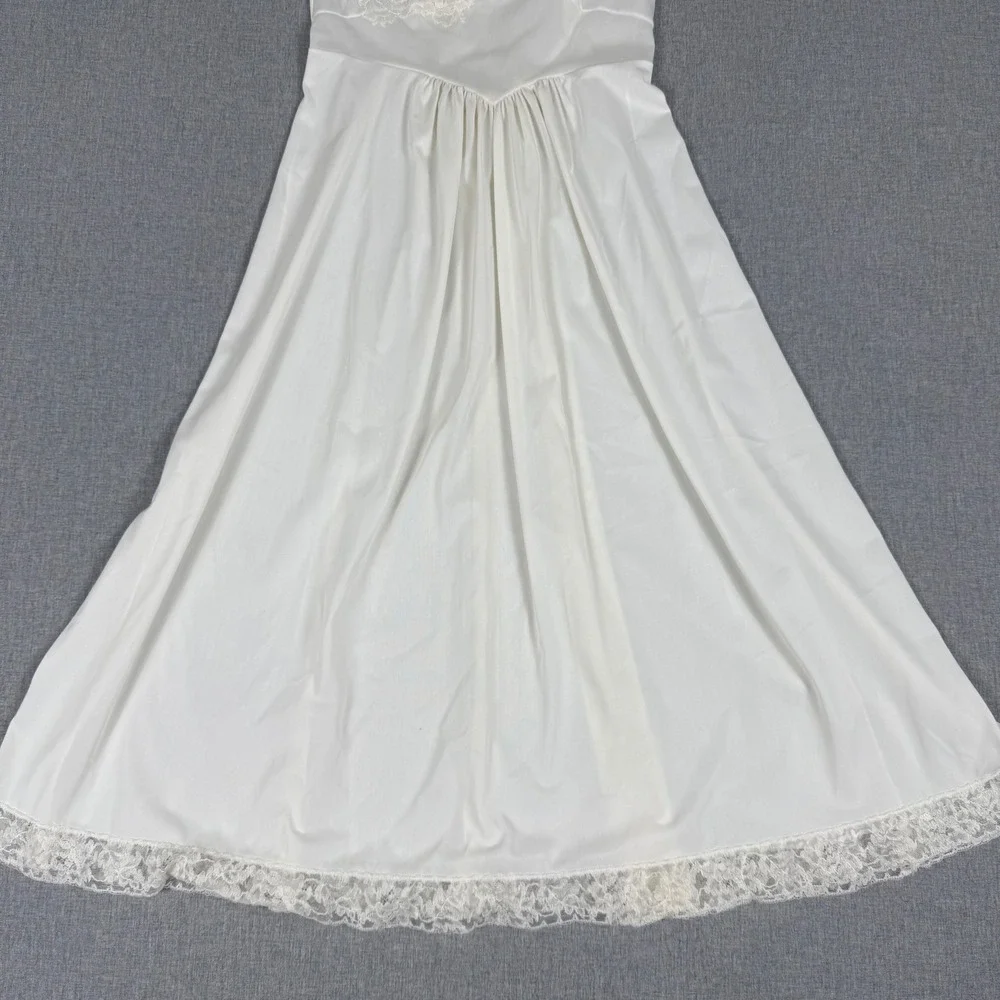 Vanity Fair Vintage White Lace Trim Nightgown Slip Dress Size 32 Ethereal